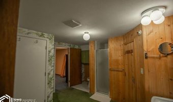 1302 E Linden St, Algona, IA 50511