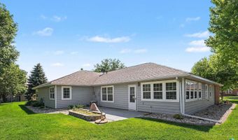 2051 Arbor Rdg, Brookings, SD 57006