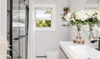 253 Station St, Coventry, RI 02816