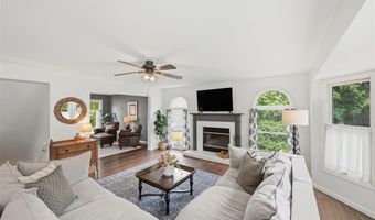 501 Oak Leaf Manor Ct, Ballwin, MO 63021