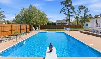 399 Trenton Ave N, Bayville, NJ 08721