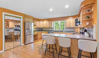 352 Log Cabin Rd, Arundel, ME 04046