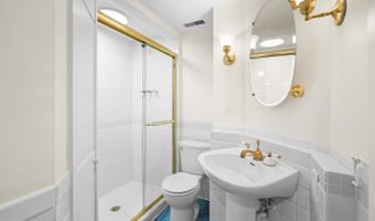 34 N GARFIELD St, Arlington, VA 22201