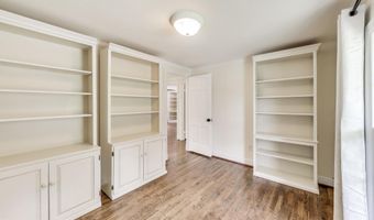 8806 FOX HILLS Trl, Potomac, MD 20854
