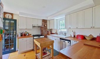 12 Sherman St, Newport, RI 02840