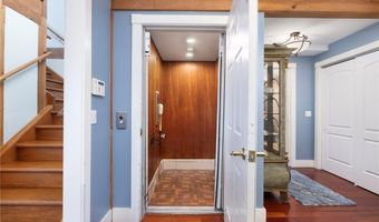 109 Umiak Ave, Jamestown, RI 02835