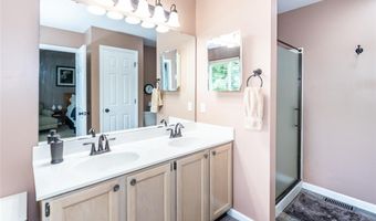 1201 Oak Borough Dr, Ballwin, MO 63021