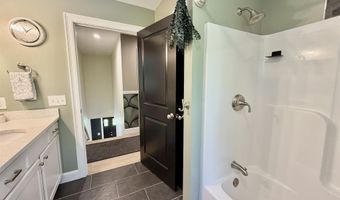 16 Stagecoach Rd, Barrington, NH 03825