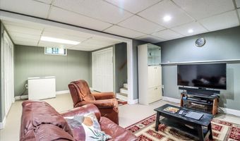 6 Laurel Dr, Brookfield, CT 06804
