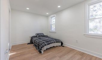 4702 MEADE St NE, Washington, DC 20019