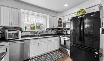 6716 Rosedale Blvd, Allen Park, MI 48101