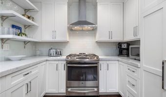 28 John St, Newport, RI 02840