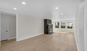 16 Larboard St, Beachwood, NJ 08722