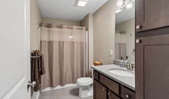2812 NW 43rd St, Ankeny, IA 50023