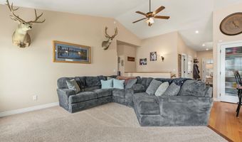 5236 SHADOW ROCK Dr, Cheyenne, WY 82009