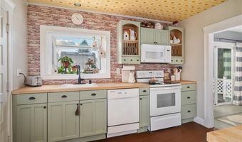 36 England St, Cumberland, RI 02864