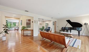 10 Pleasant Point Rd, Branford, CT 06405