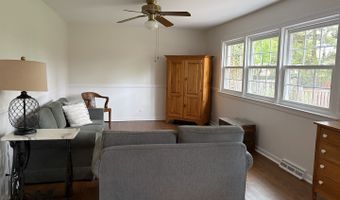 909 E Rockwell St, Arlington Heights, IL 60005