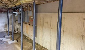 64 Division St, Bangor, ME 04401