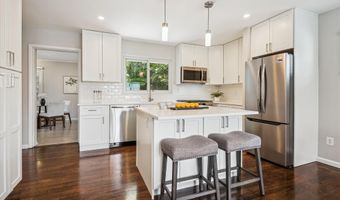 132 N GLADDEN St N, Alexandria, VA 22304