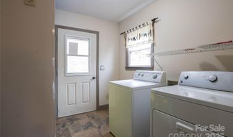 400 Three Dog Mountain Rd, Bakersville, NC 28705