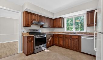 3 Fenway Dr, Albany, NY 12211