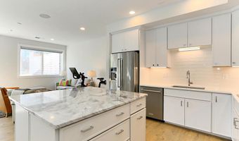 635 SLATERS Ln G-01, Alexandria, VA 22314