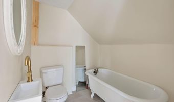 3 York St, Augusta, ME 04330