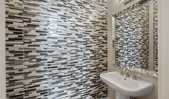 435 Dunwoody Dr, Aurora, OH 44202