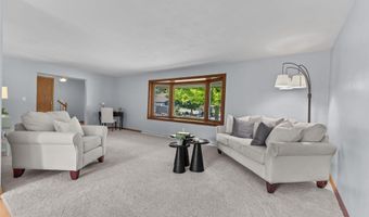 1330 N BRIARCLIFF Dr, Appleton, WI 54915