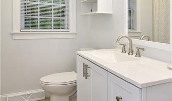 194 S Pier Rd, Narragansett, RI 02882