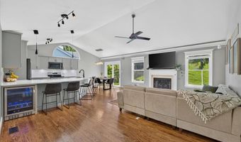 918 Claybend Dr, Ballwin, MO 63011