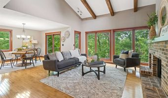 1331 N BRIARCLIFF Dr, Appleton, WI 54915