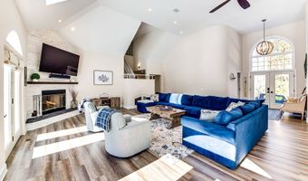 16 Woodedge Cir, Amagansett, NY 11930