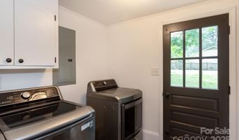 6917 Lancer Dr, Charlotte, NC 28226
