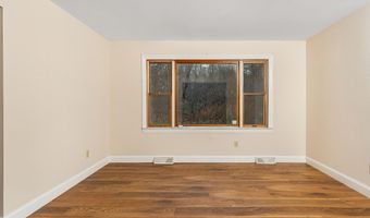 3 Springwood Manor Dr, Albany, NY 12211