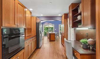 5719 NEWINGTON Rd, Bethesda, MD 20816