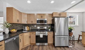 28 Willow St, Bayonne, NJ 07002