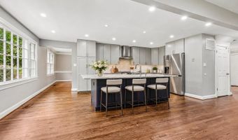 3802 IVANHOE Ln, Alexandria, VA 22310