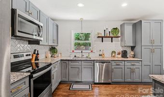 1027 Dresden Dr W, Charlotte, NC 28205