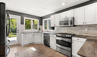 9820 Snow Pointe Dr SE, Alto, MI 49302