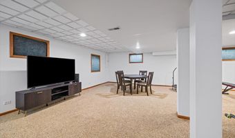 1713 Edgewood Dr, Algonquin, IL 60102