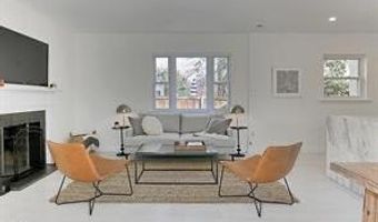 2501 CREST St, Alexandria, VA 22302