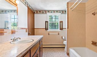 36 Roosevelt Dr, Bristol, RI 02809