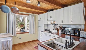 101 Canterbury Shore Dr, Canterbury, NH 03224