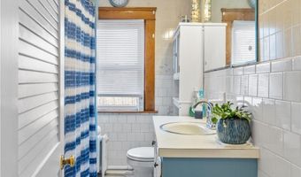 32 Union St, East Greenwich, RI 02818