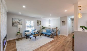 719 Webster St, Algonquin, IL 60102