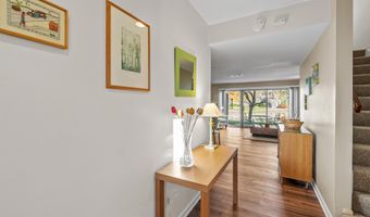 624 Peninsula Ct, Ann Arbor, MI 48105