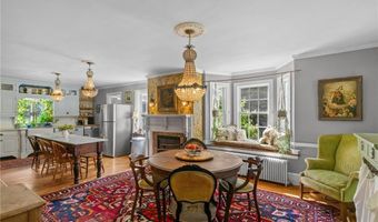 1220 Hope St, Bristol, RI 02809