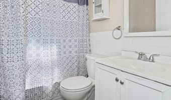 69 Sunshine Cir, Bridgeport, CT 06606